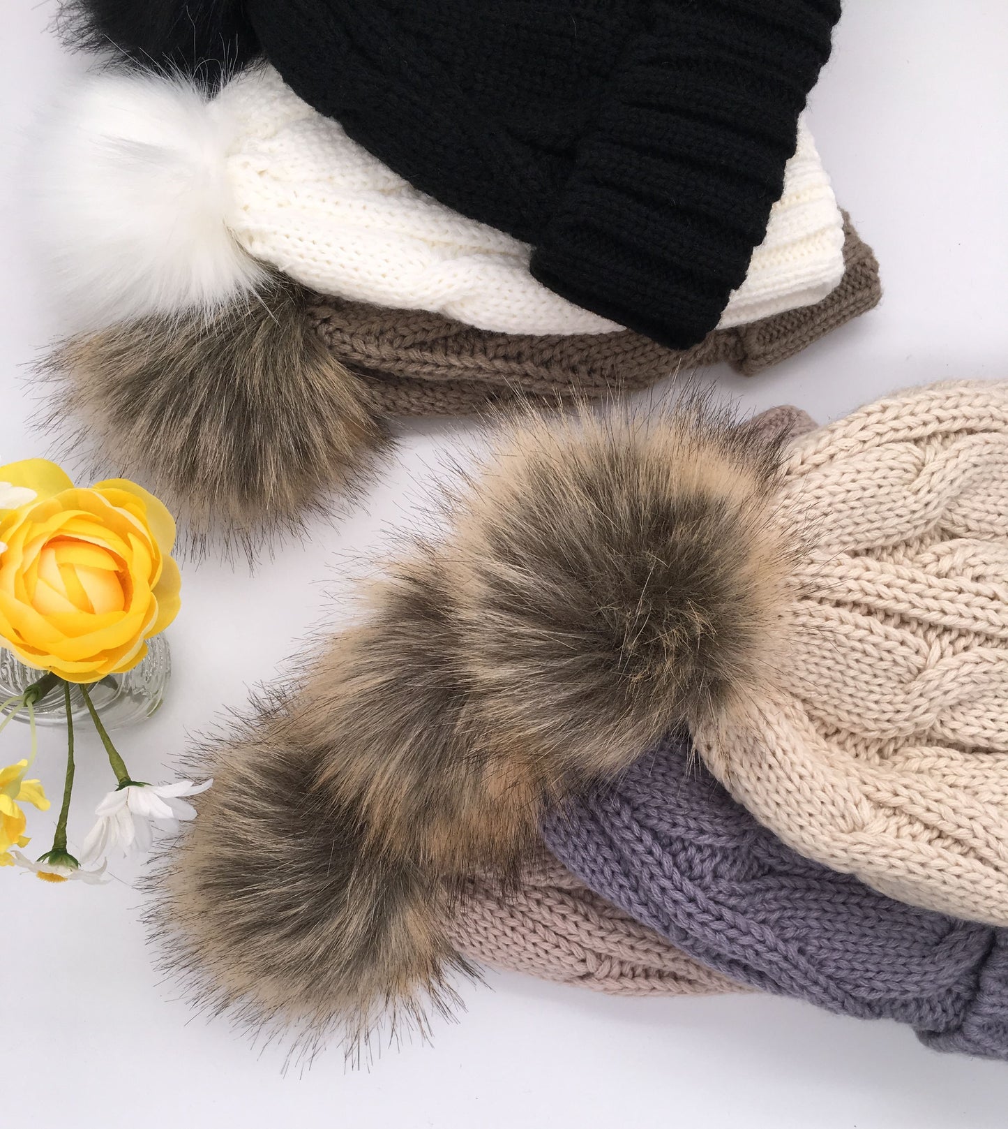 Girls Knitted Fashion Winter Beanie Hat Winter Warm Hat with Pompom & Lining