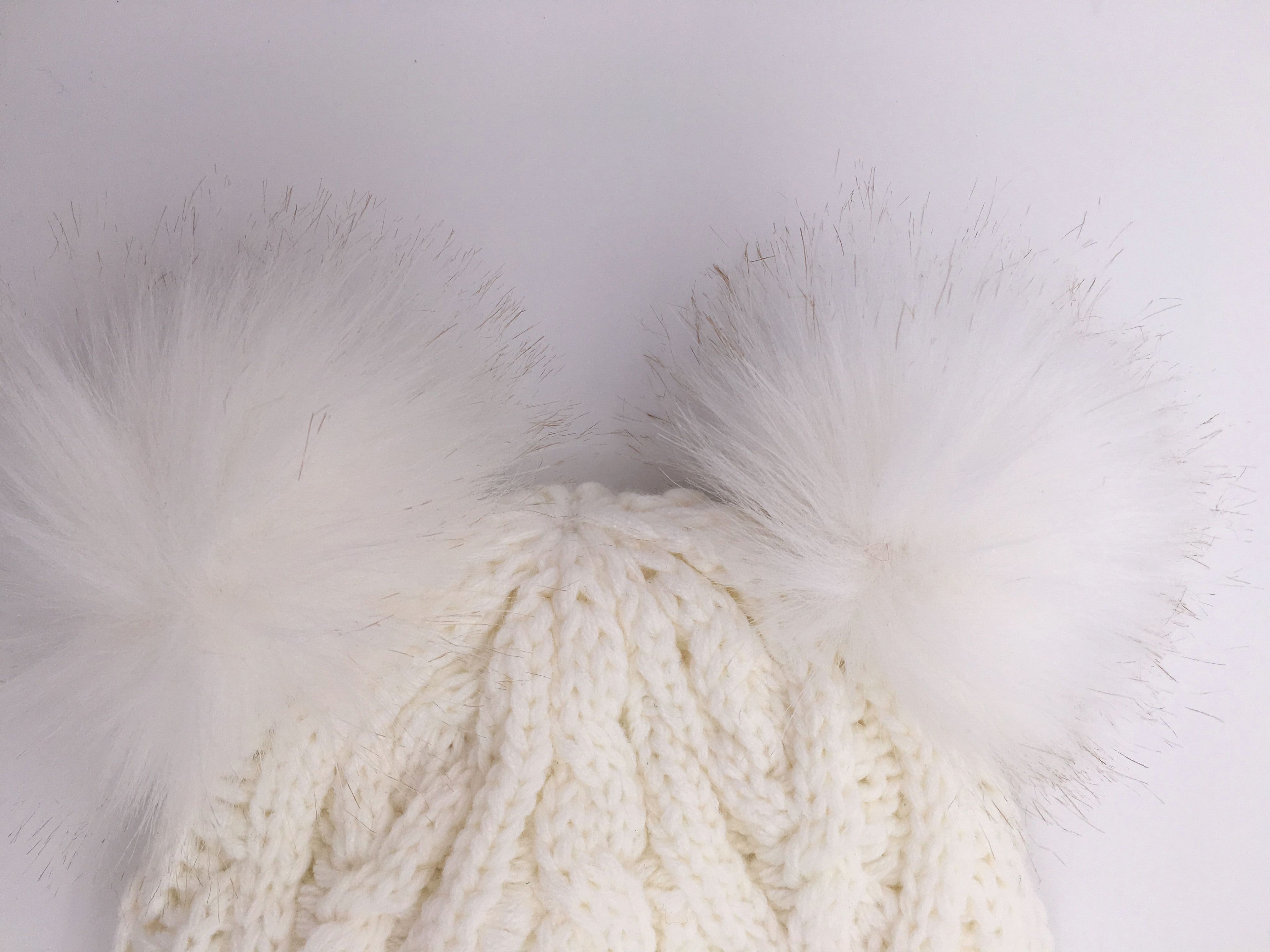 Girls Knitted Fashion Winter Beanie Hat Winter Warm Hat with Double Pompom & Lining