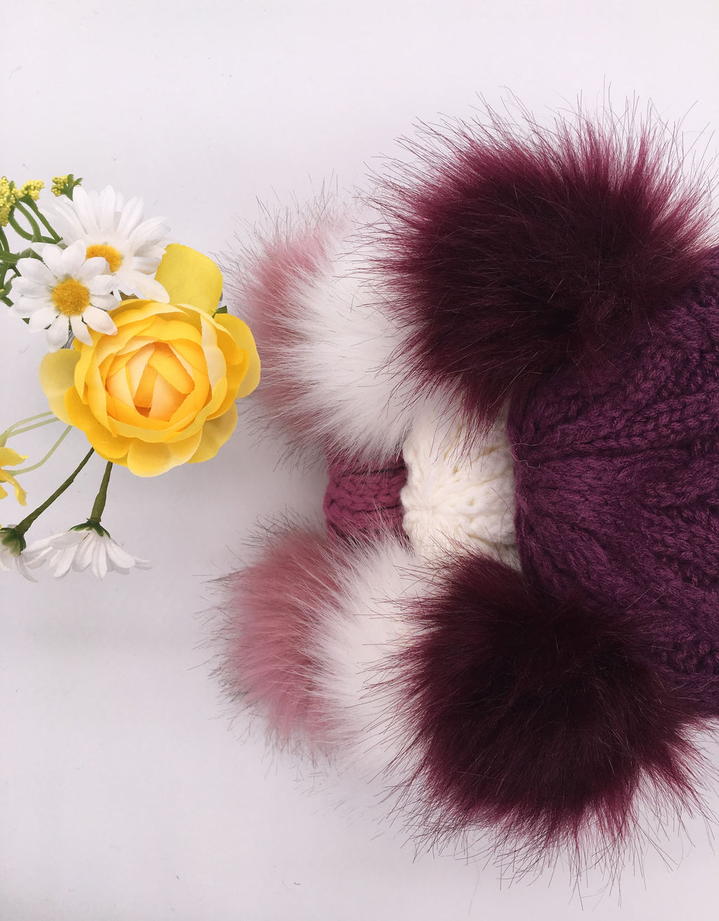 Girls Knitted Fashion Winter Beanie Hat Winter Warm Hat with Double Pompom & Lining